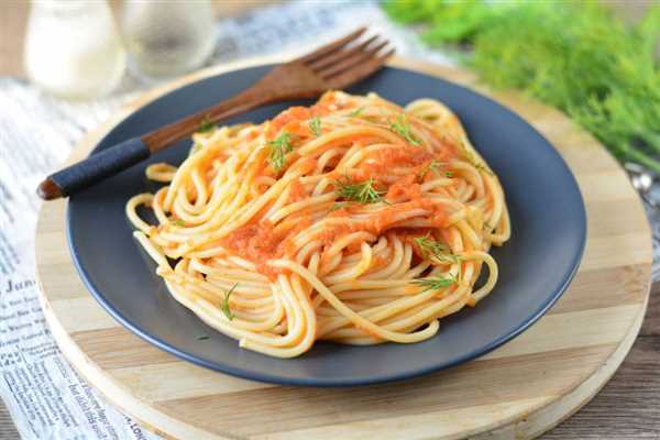 Букатини с томатным соусом и лососем — рецепт вкусной и быстрой итальянской пасты